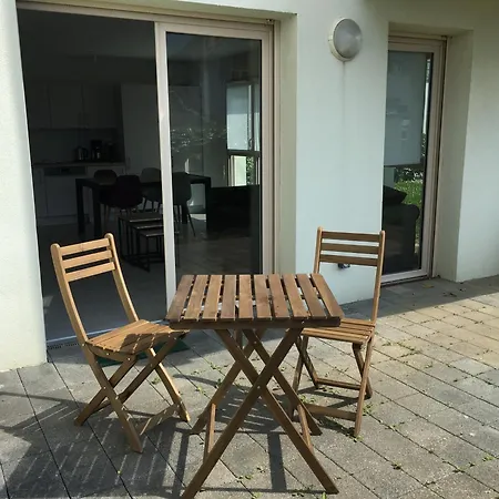 Proche De La , , 2 , Box Stationnement , Wifi *