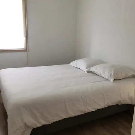 Proche De La , , 2 , Box Stationnement , Wifi *