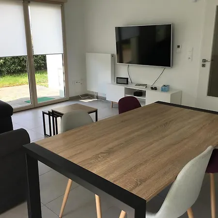 Proche De La , , 2 , Box Stationnement , Wifi *