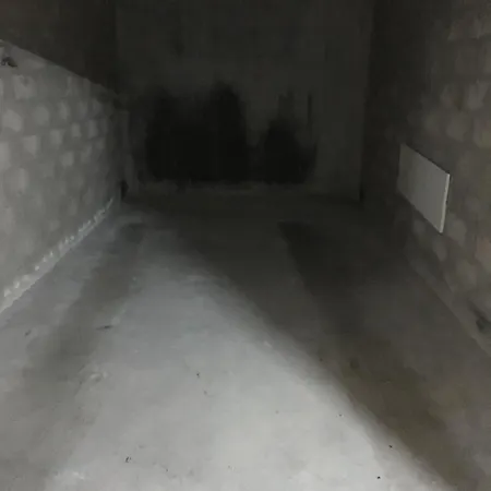 Proche De La , , 2 , Box Stationnement , Wifi *