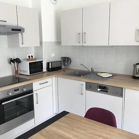 Proche De La , , 2 , Box Stationnement , Wifi Apartmán *