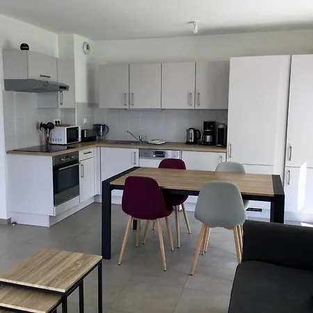 Apartment Proche De La , , 2 , Box Stationnement , Wifi *