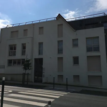 Proche De La , , 2 , Box Stationnement , Wifi 아파트 위머로우