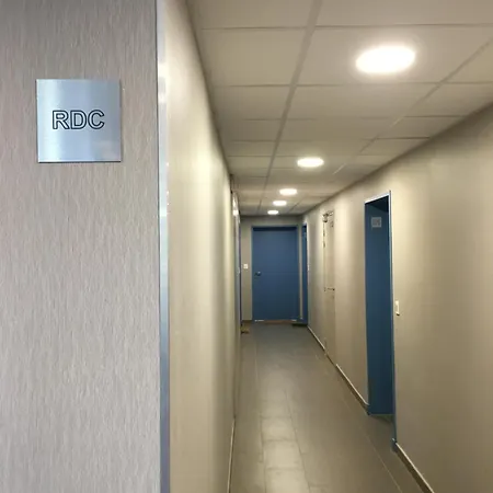 아파트 Proche De La , , 2 , Box Stationnement , Wifi