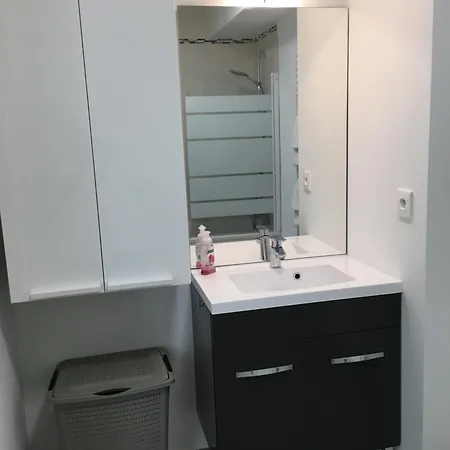 Proche De La , , 2 , Box Stationnement , Wifi 아파트