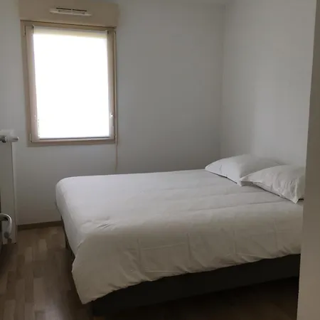 Proche De La , , 2 , Box Stationnement , Wifi 아파트